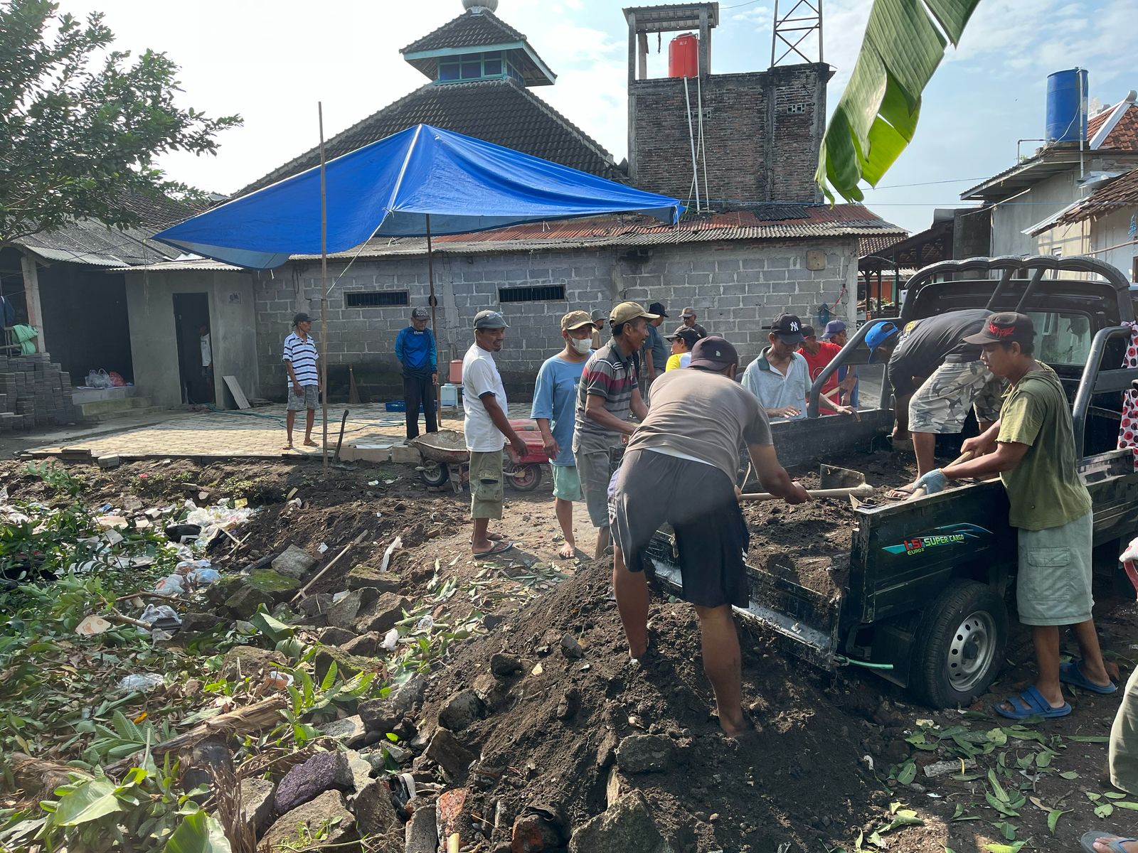 Kerja Bakti Warga: Persiapan Lahan Qurban untuk Kebersamaan yang Lebih Bermakna